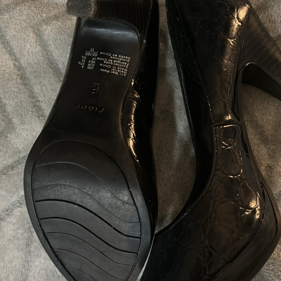 Fioni size 6 black heal. Brand New - Picture 3 of 3